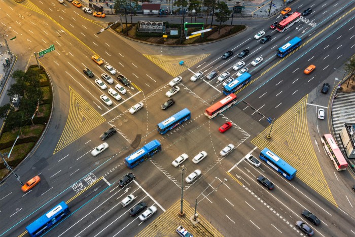 MIT研究人员利用AI来帮助自动驾驶汽车避免在红灯前空转-汽车开发者社区